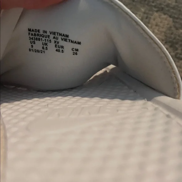 Nike White Slide Sandals - Picture 4 of 5